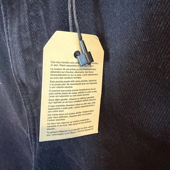 NWT Levi’s High Loose Flare Jeans in Black - Picture 6 of 16